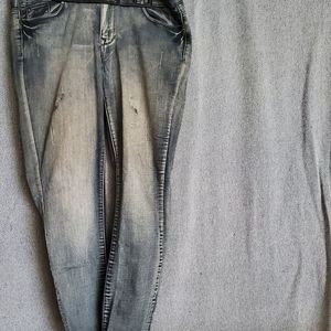 Love & Legend - Dustywash Distressed Skinny Jeans - Size 16 - EUC